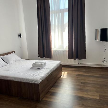 The Dot Hotel Medias Bagian luar foto