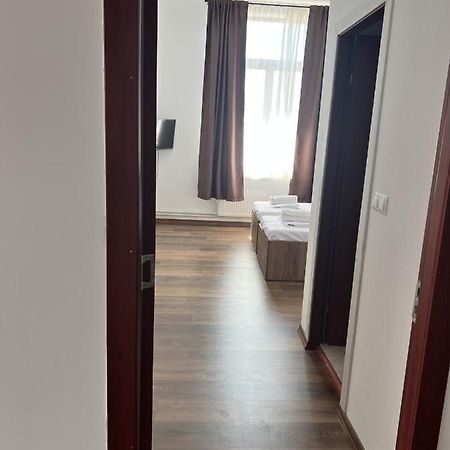 The Dot Hotel Medias Bagian luar foto
