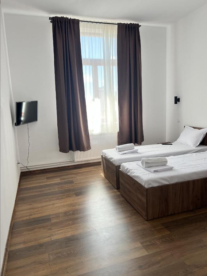 The Dot Hotel Medias Bagian luar foto